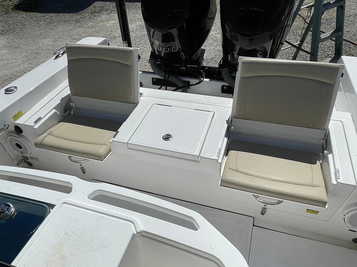Used 2020 Everglades 273 Center Console