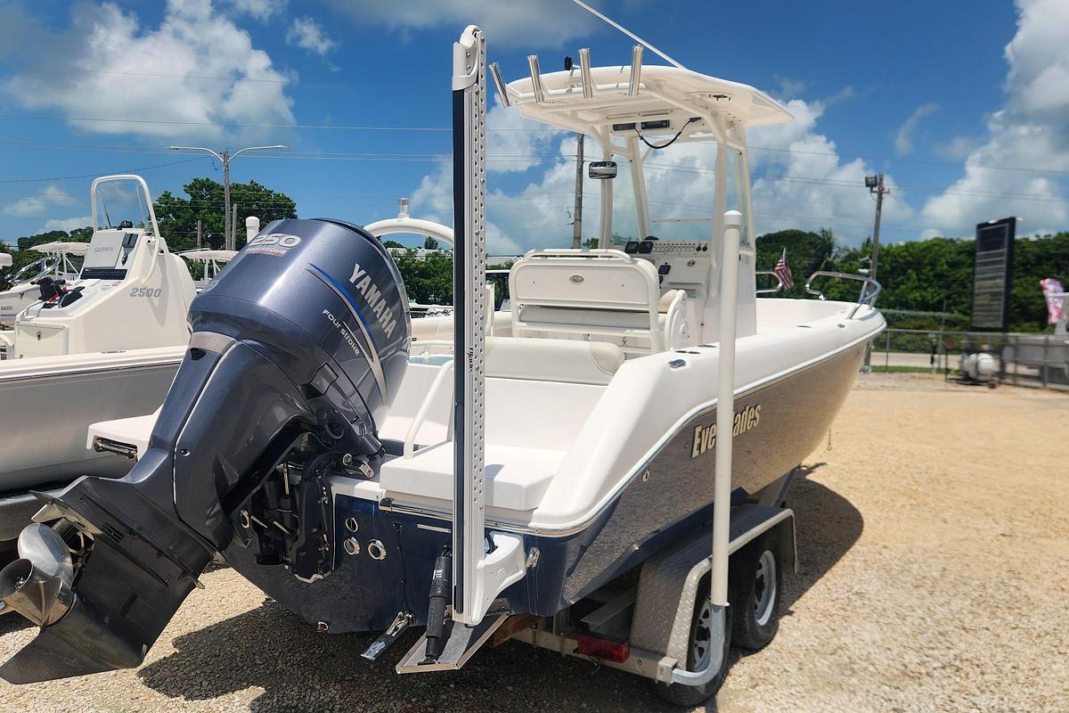 Used 2011 Everglades 230 Center Console