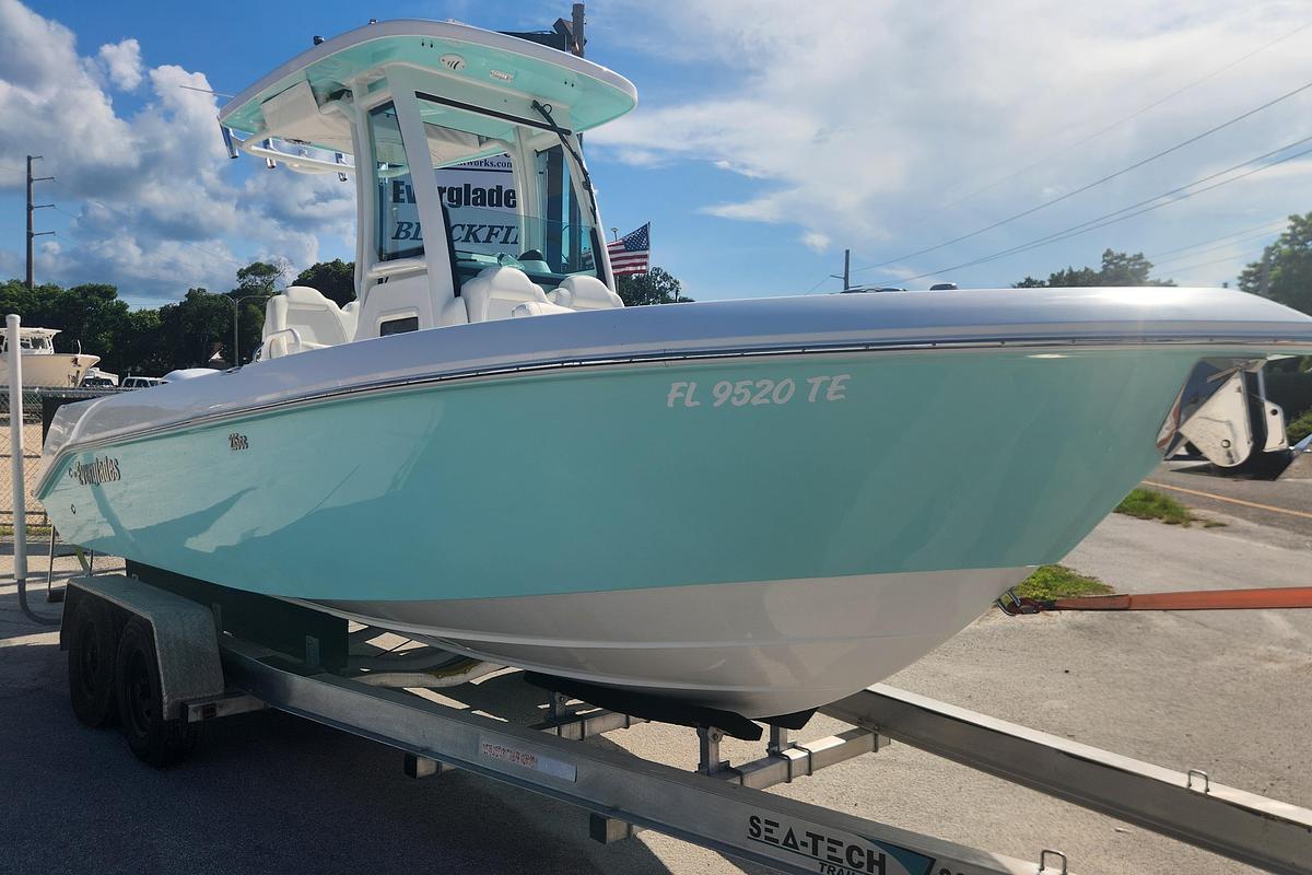 Used 2022 Everglades 235 Center Console