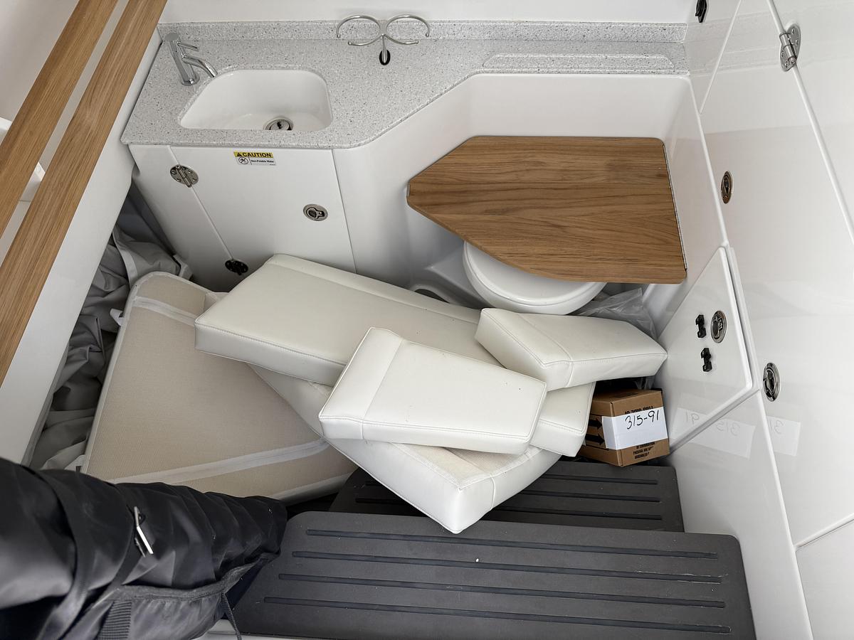 Used 2027 Everglades 315 Center Console