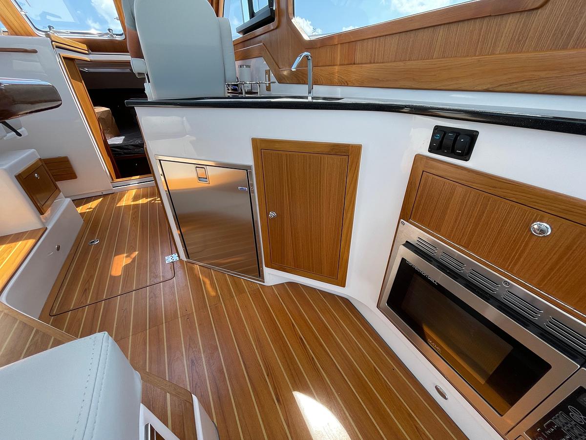 2025 True North 34 Outboard Express
