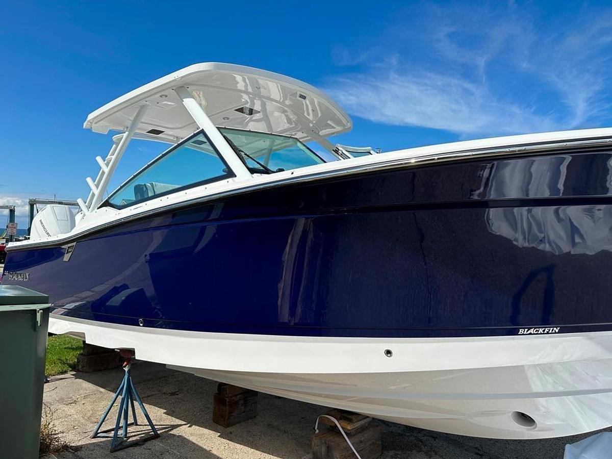 Used 2024 Blackfin 302 DC