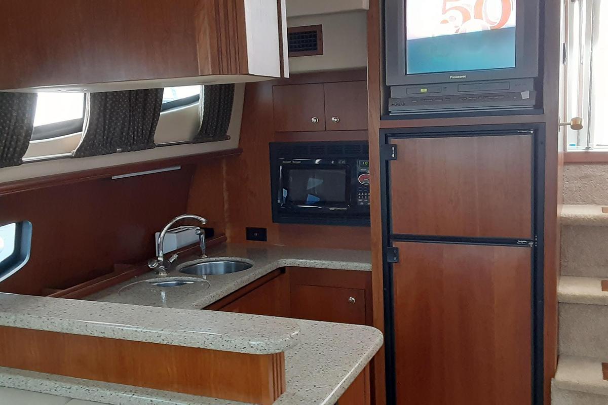 Used 2003 Cruisers Yachts 4050 Express