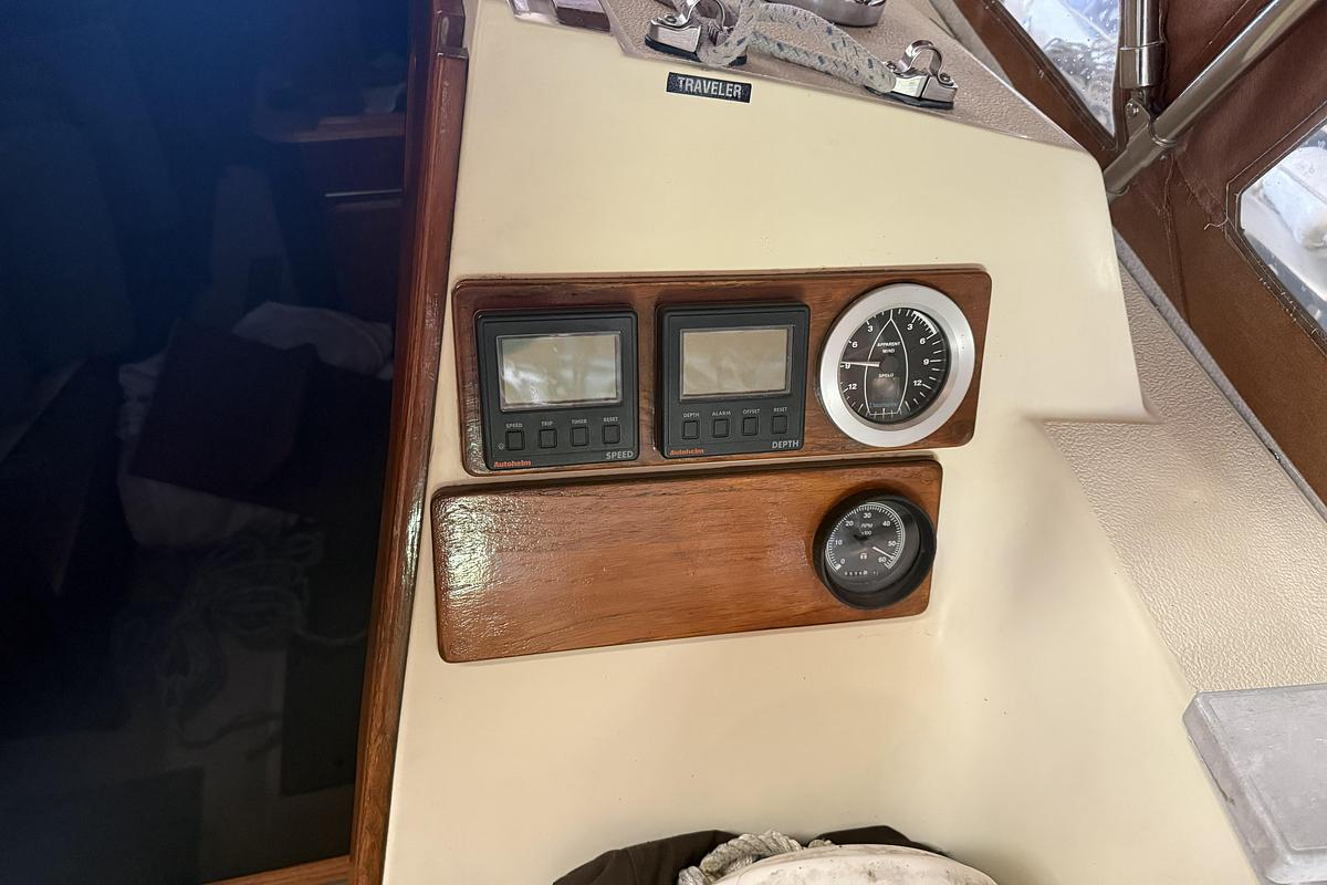 Used 1977 Islander 32