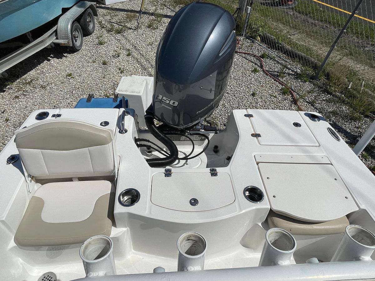 Used 2017 Robalo 206 Cayman