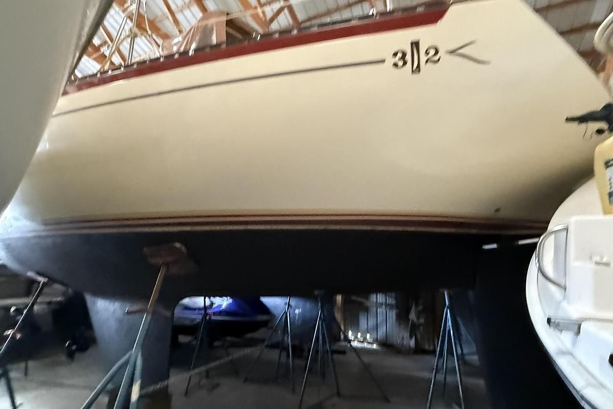 Used 1977 Islander 32