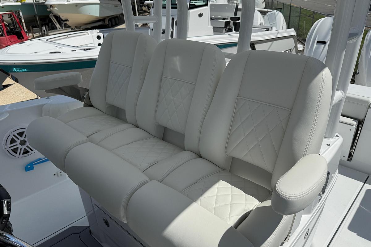 2026 Everglades 335 Center Console