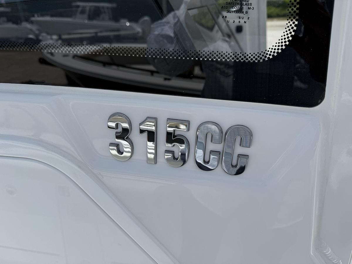 Used 2027 Everglades 315 Center Console