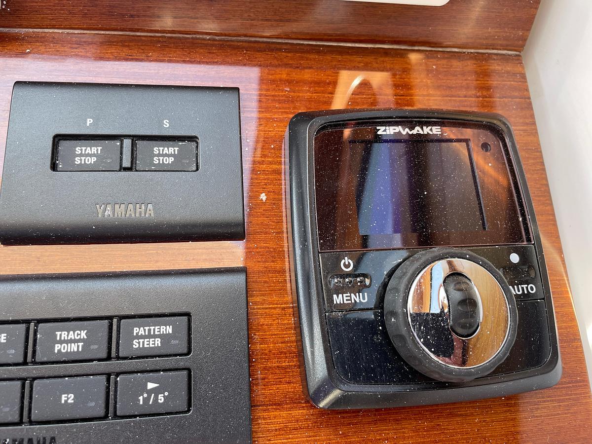 2025 True North 34 Outboard Express