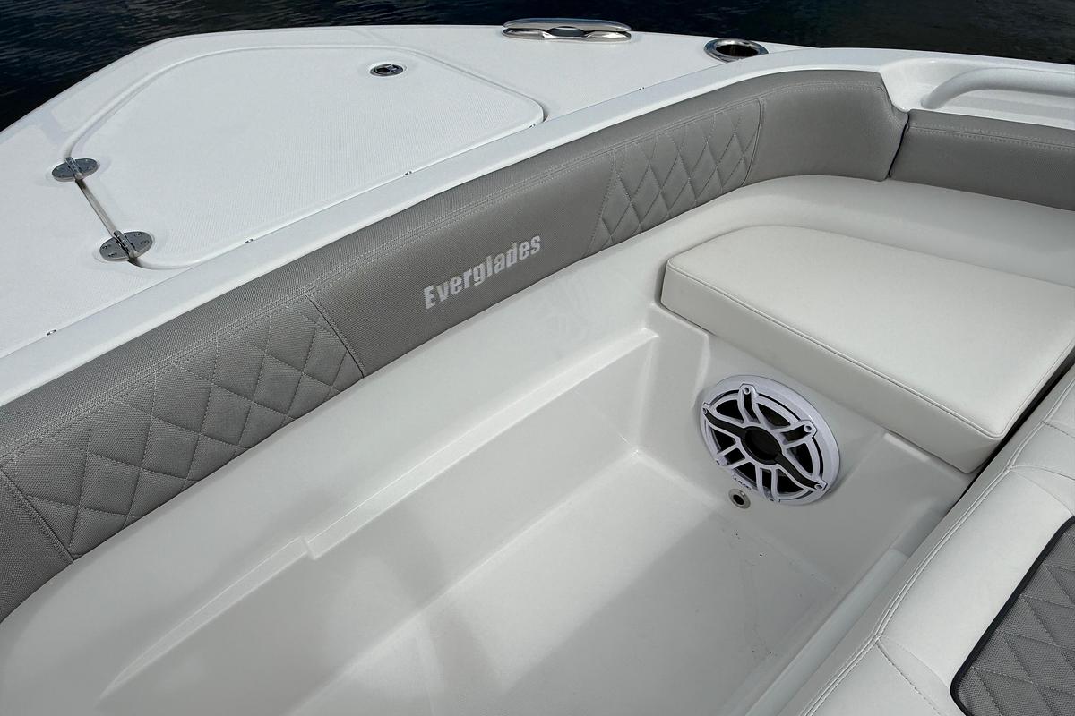 2026 Everglades 367CX