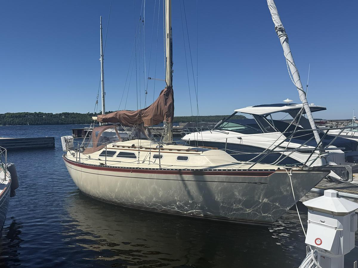 Used 1977 Islander 32