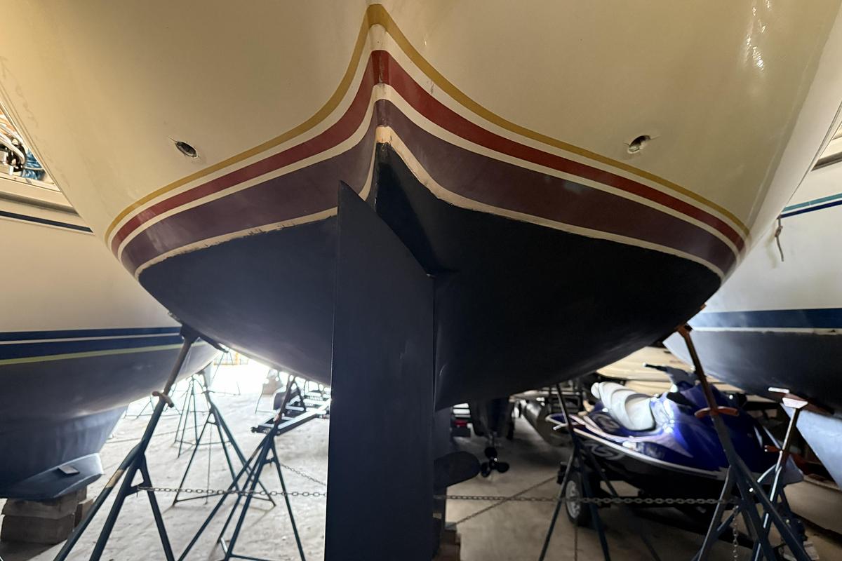 Used 1977 Islander 32