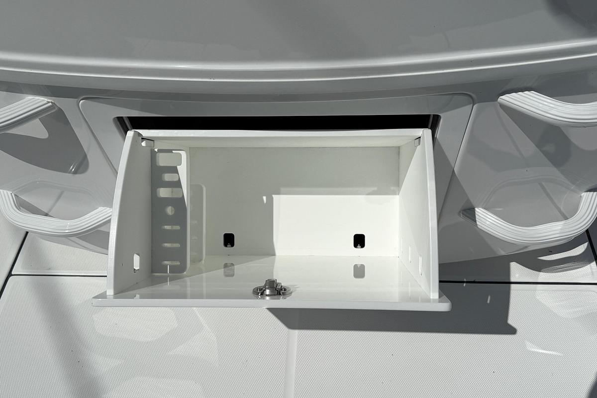 2026 Everglades 335 Center Console