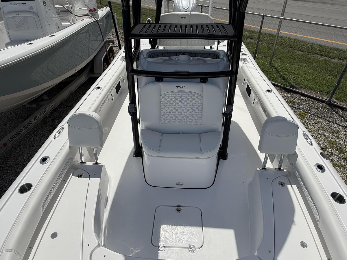 Tidewater 2500 Carolina Bay