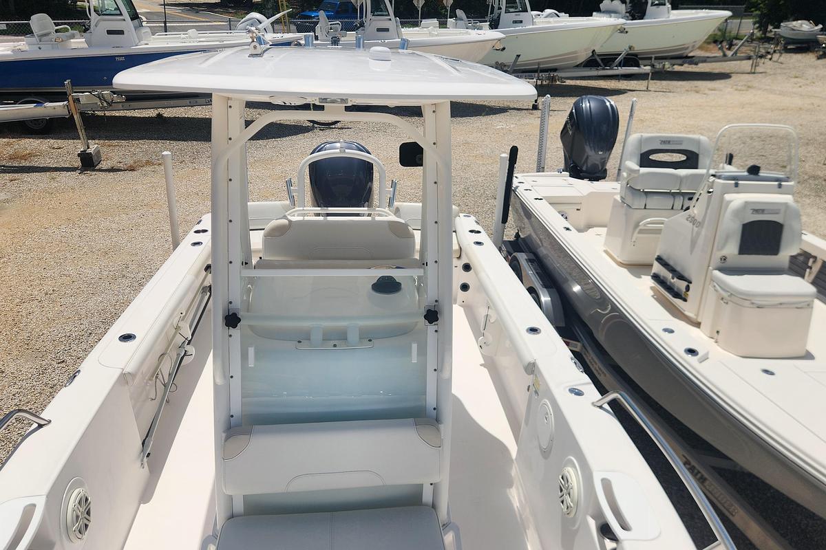 Used 2011 Everglades 230 Center Console