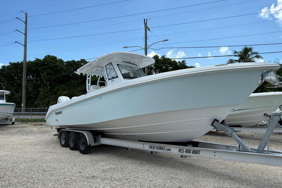 2026 Everglades 335 Center Console