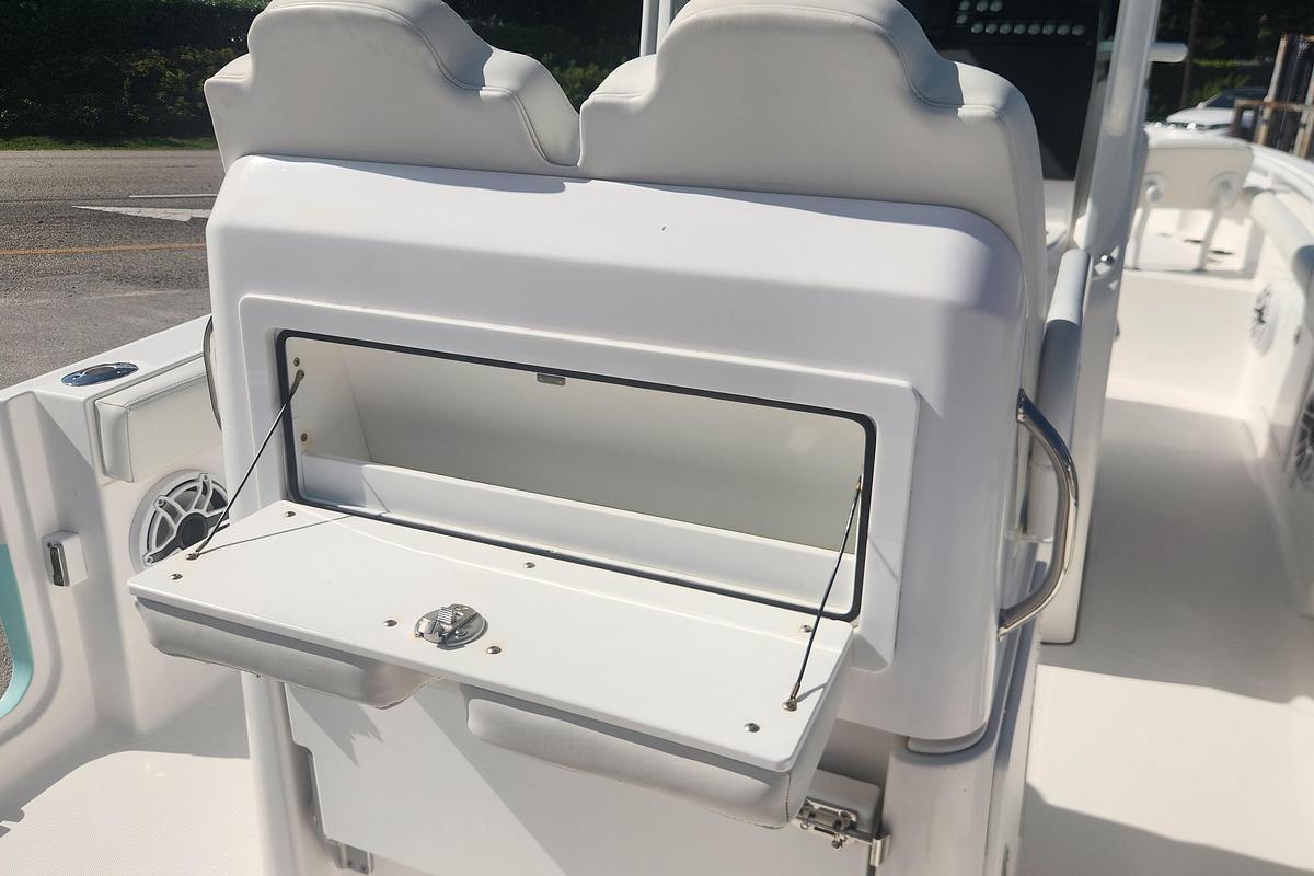 Used 2022 Everglades 235 Center Console