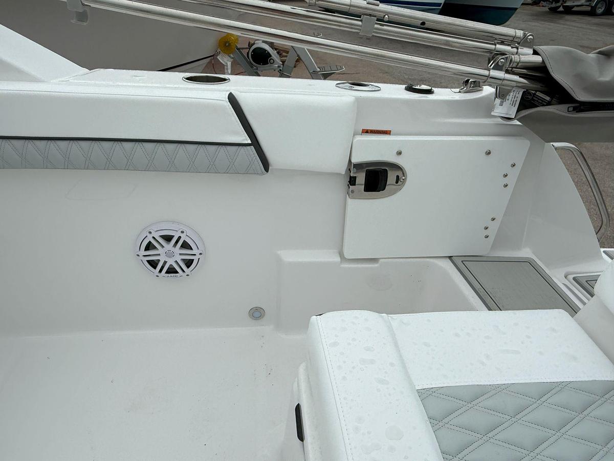 2026 Blackfin 232 DC