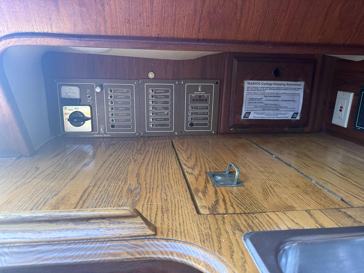 Used 1977 Islander 32