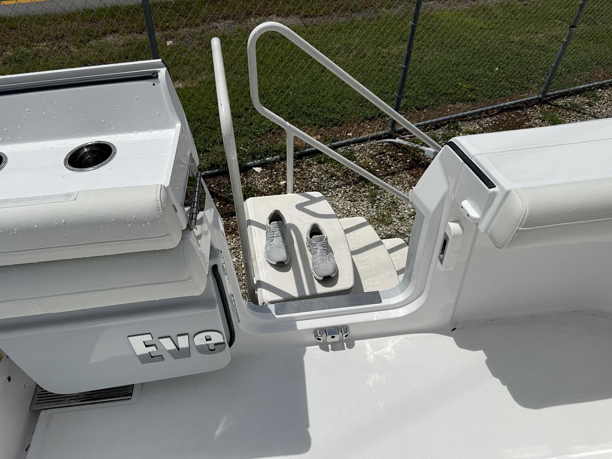 2027 Everglades 335 Center Console