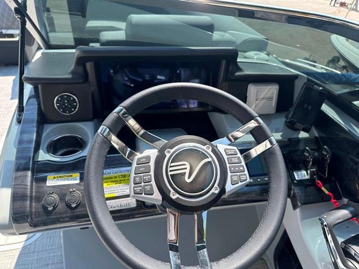 2024 Vanderbilt 700 T