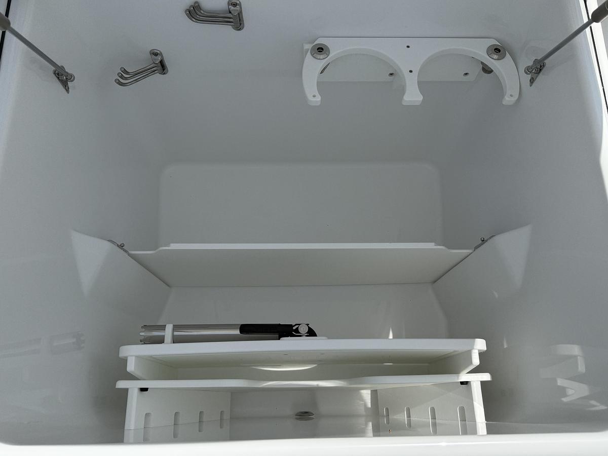 Used 2027 Everglades 315 Center Console