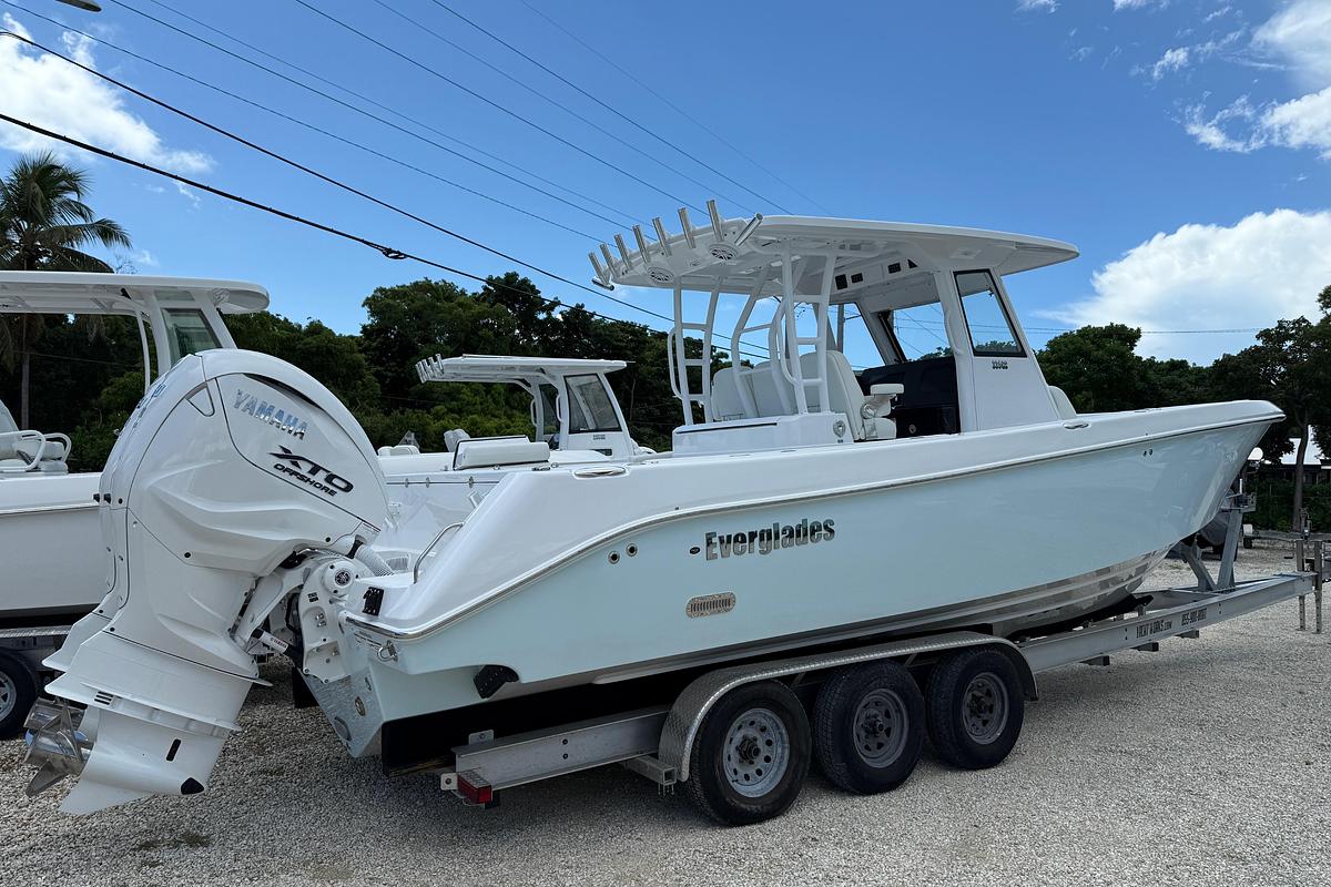 2026 Everglades 335 Center Console