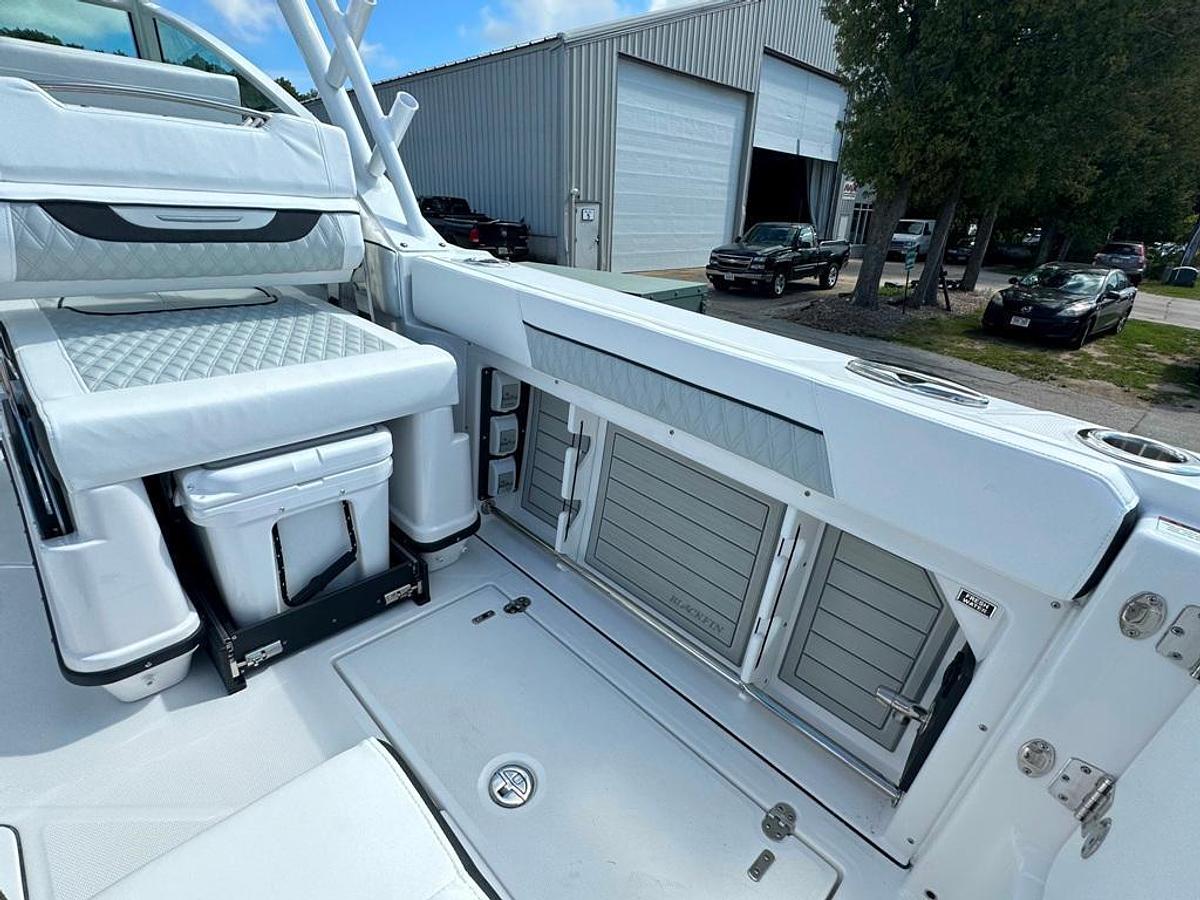 Used 2024 Blackfin 302 DC