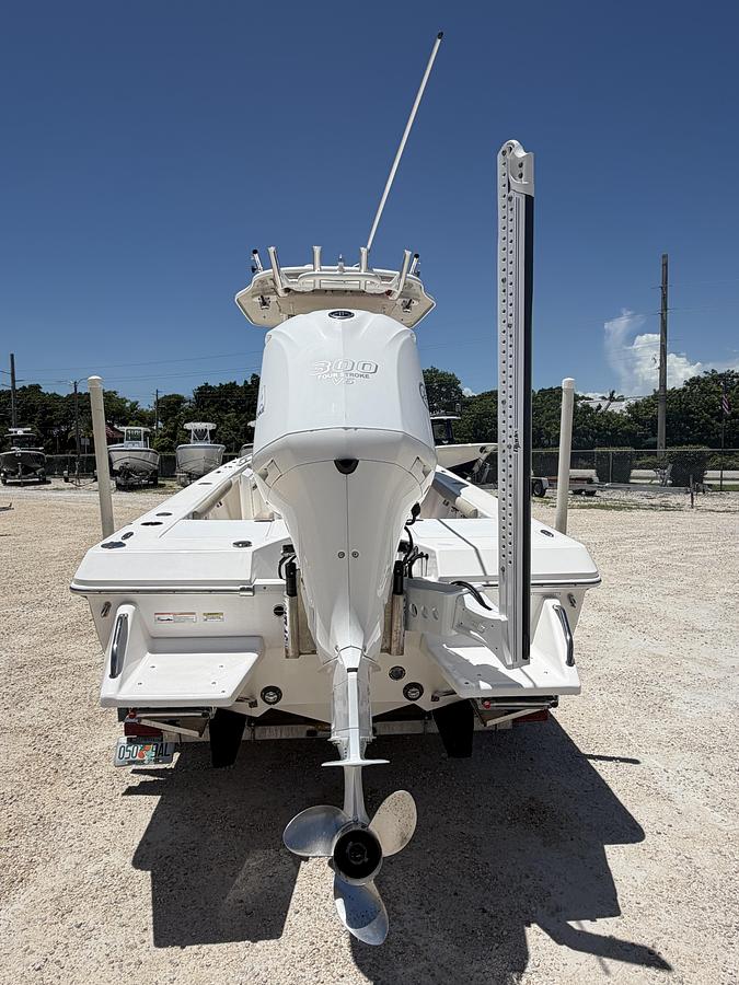 Used 2014 Everglades 243 Center Console