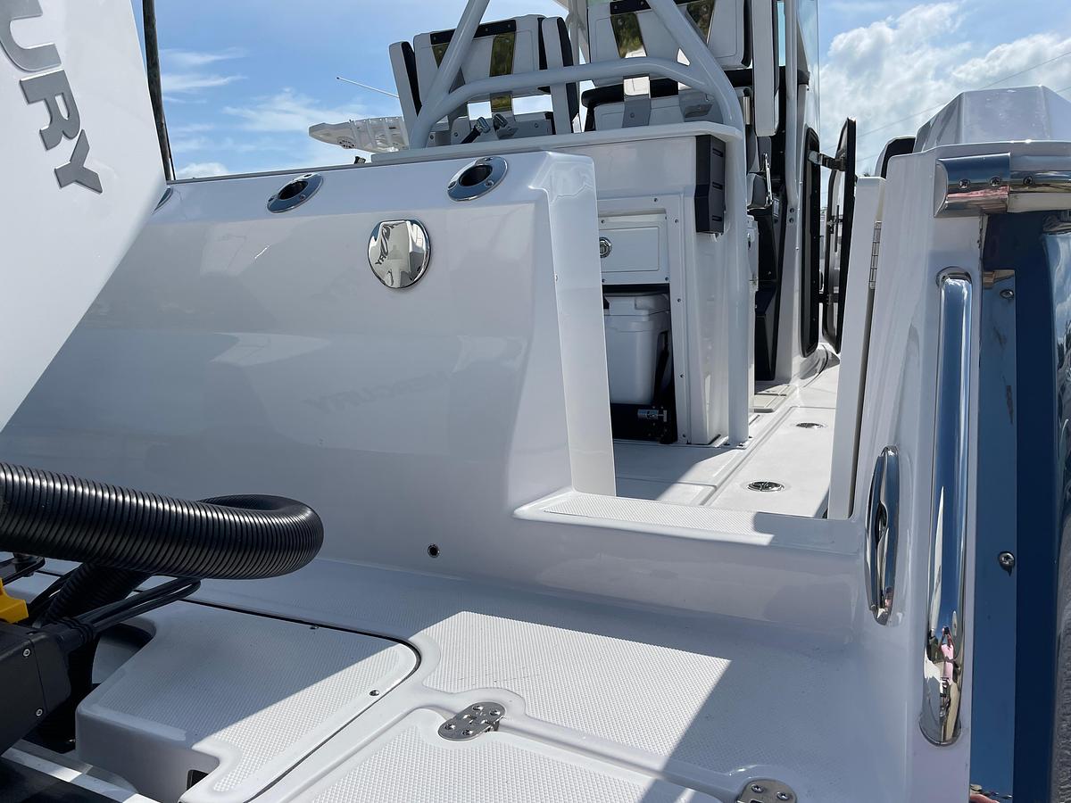 2025 Blackfin 272 CC