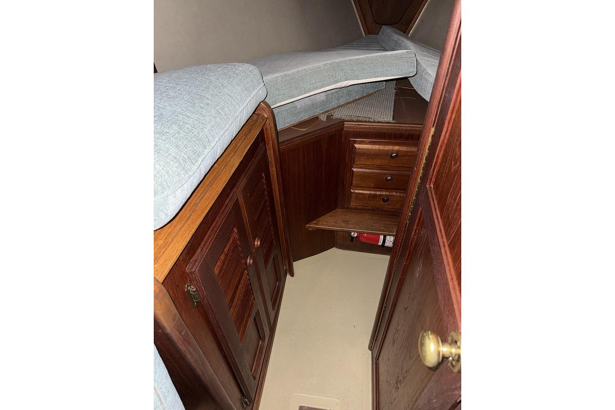 Used 1977 Islander 32