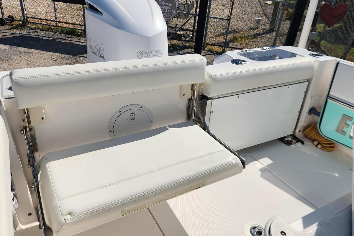 Used 2022 Everglades 235 Center Console