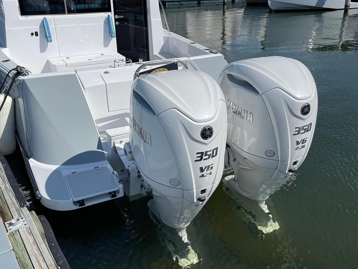 2025 True North 34 Outboard Express