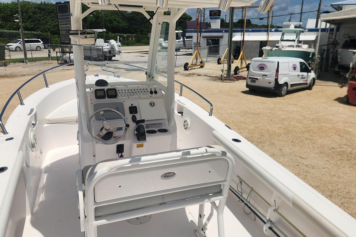 Used 2011 Everglades 230 Center Console
