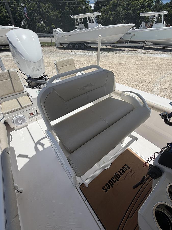 Used 2014 Everglades 243 Center Console