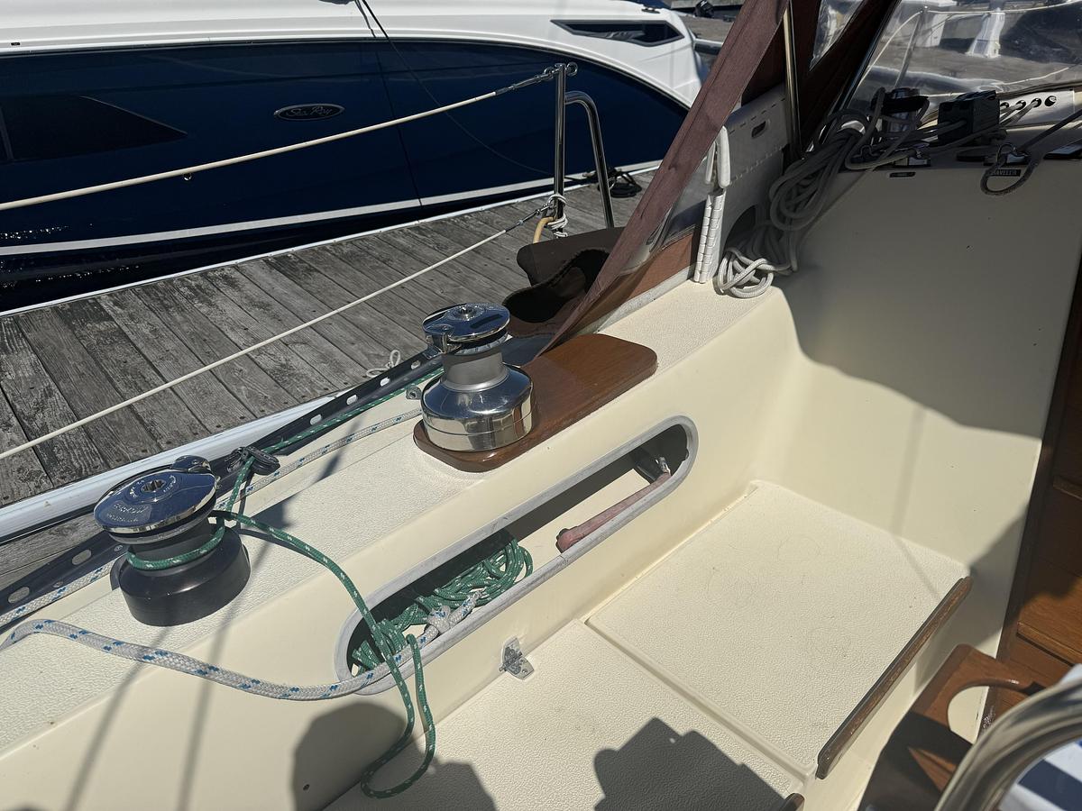 Used 1977 Islander 32