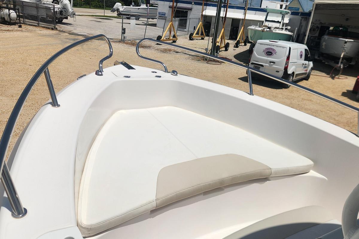 Used 2011 Everglades 230 Center Console