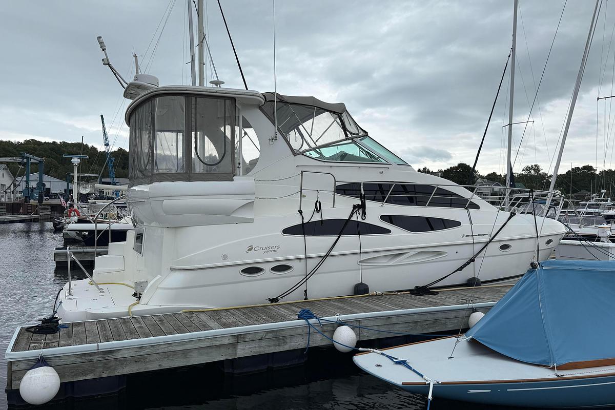 Used 2003 Cruisers Yachts 4050 Express