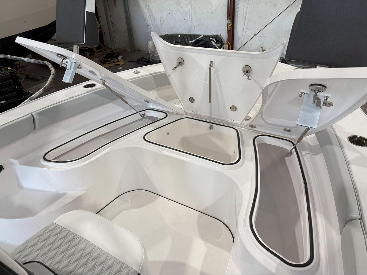 2026 Blackfin 242 HB