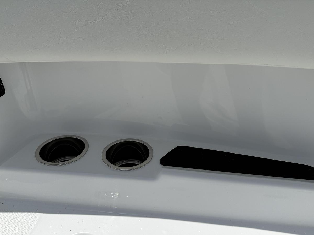 Used 2027 Everglades 315 Center Console