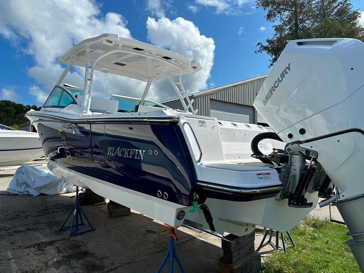 Used 2024 Blackfin 302 DC
