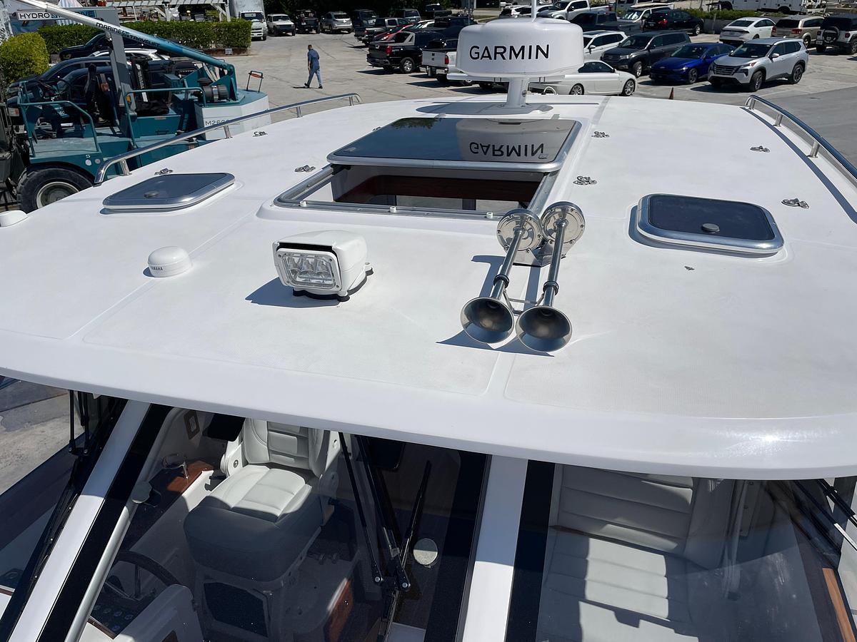 2025 True North 34 Outboard Express