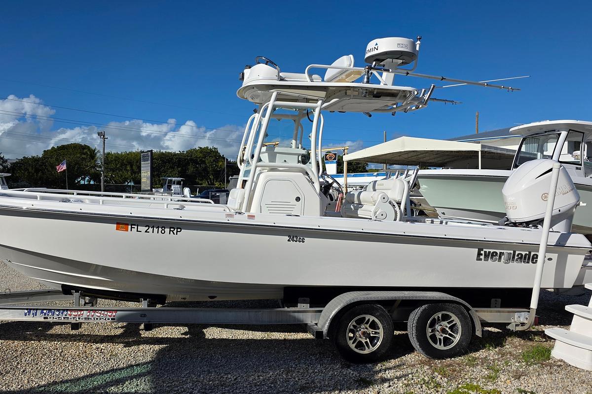 Used 2018 Everglades 243 Center Console