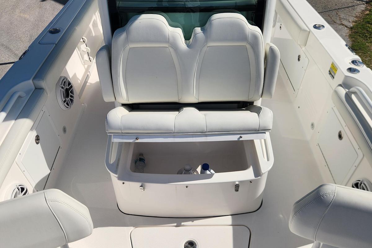 Used 2022 Everglades 235 Center Console