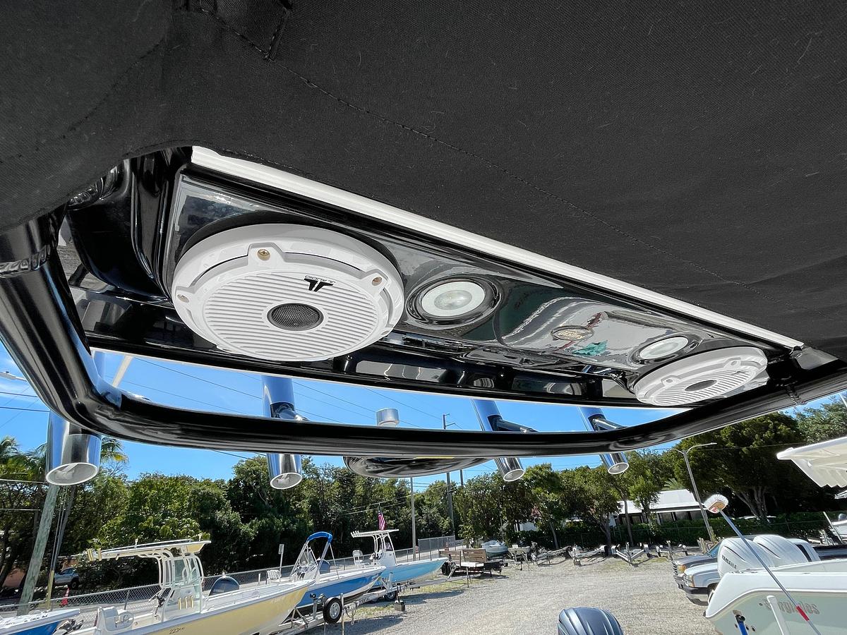 Used 2020 Everglades 273 Center Console