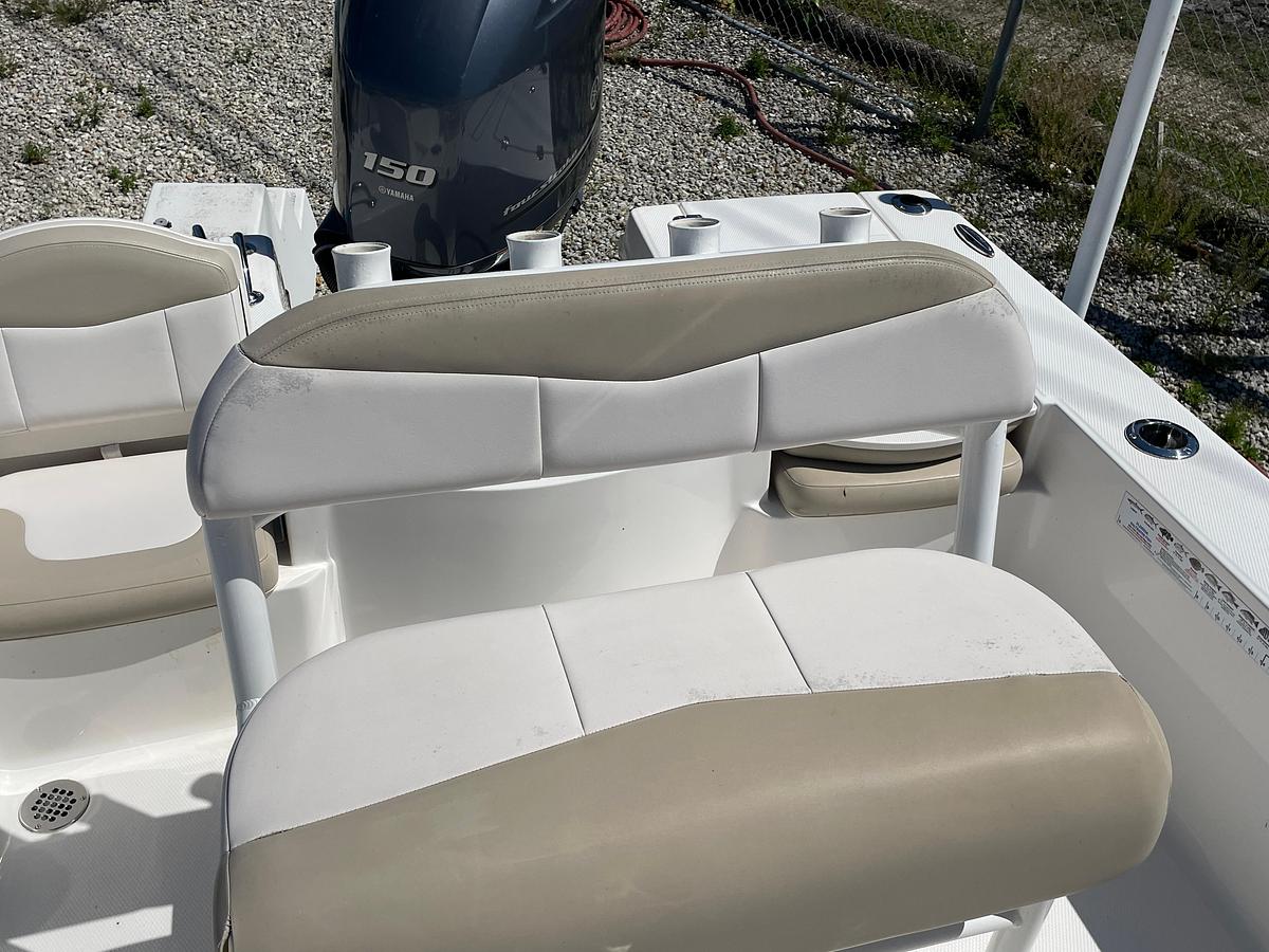 Used 2017 Robalo 206 Cayman