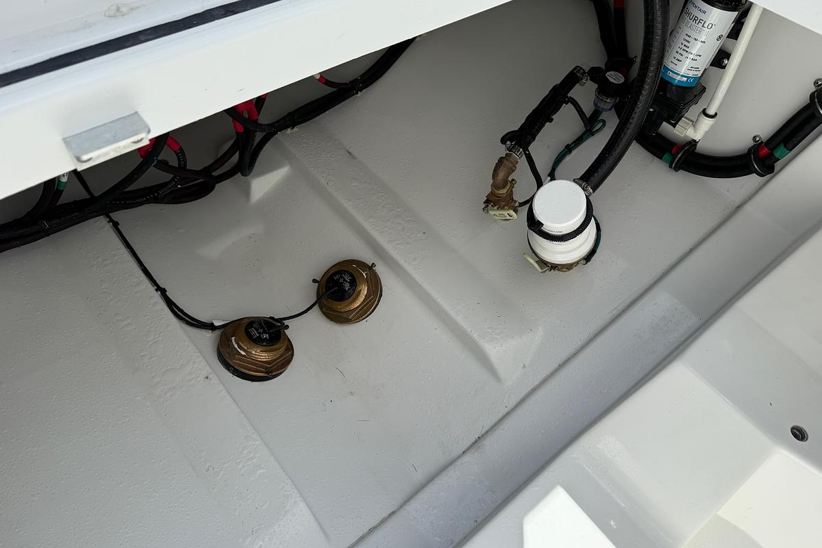 2026 Everglades 335 Center Console