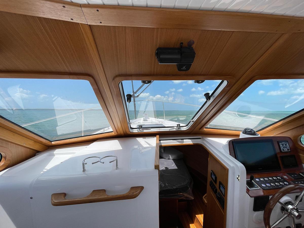 2025 True North 34 Outboard Express