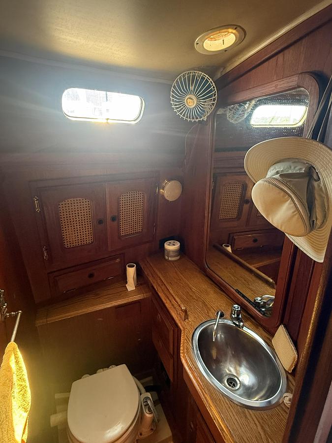 Used 1977 Islander 32