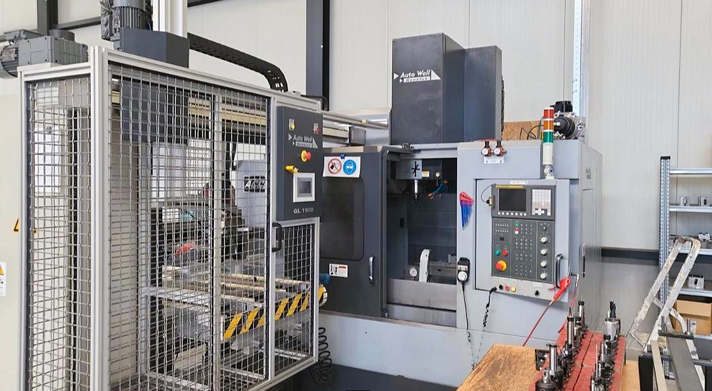 Used Accuway UM-85 - Vertical Machining Center - 2006